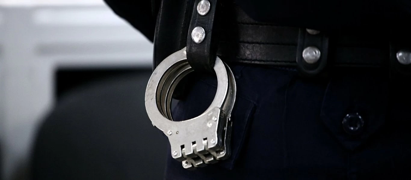 Ημαθία: Χειροπέδες σε 42χρονο που είχε όπλα και χάπια